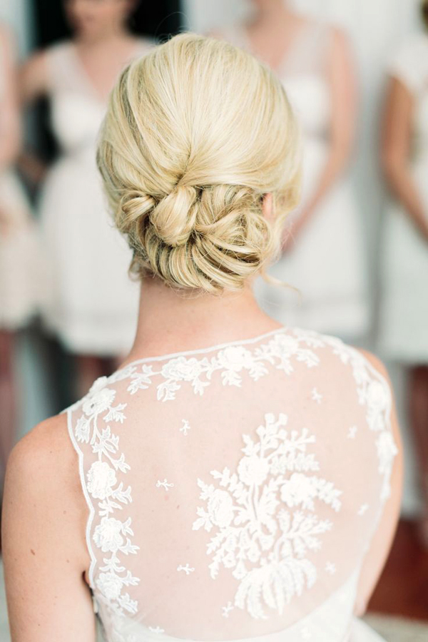 acconciature sposa chignon elegante naturale