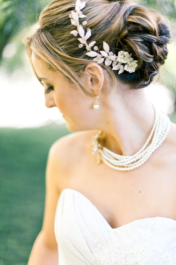 chignon intrecciato naturale con cerchietto