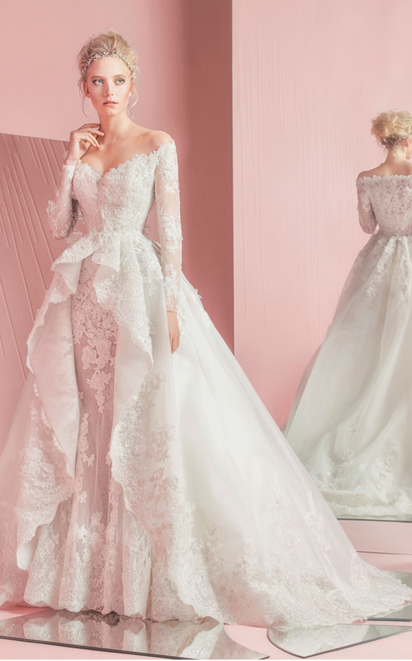 Modello Patsy with coat Zuhair Murad Sposa 2016