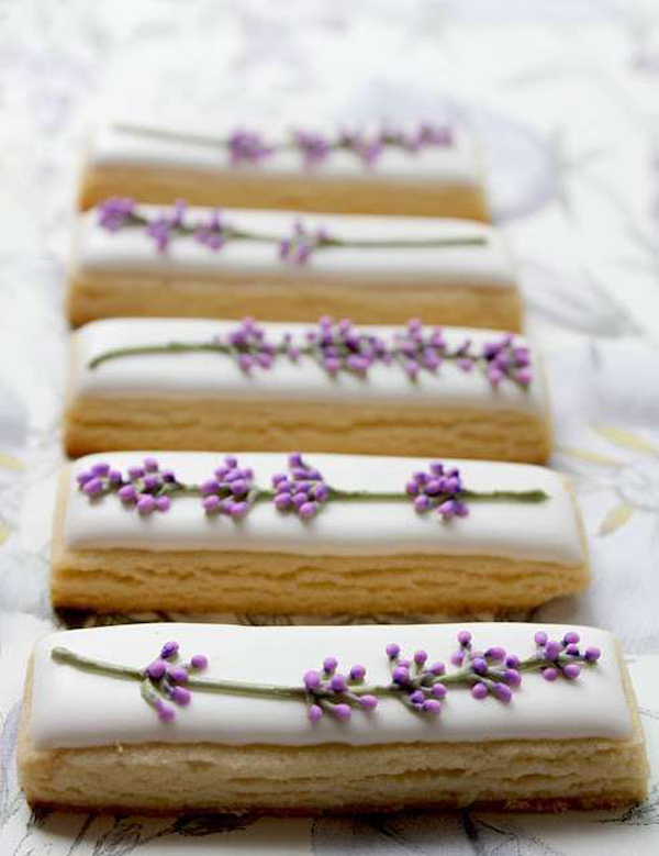 biscotti con decorazione lavanda