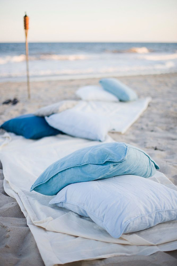 cuscini per matrimonio sulla spiaggia